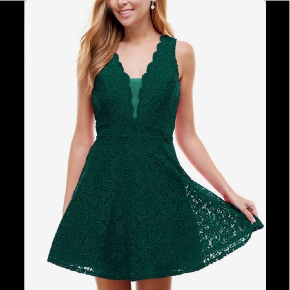 City Studios Juniors’ V Neck Mini Lace dress color: emerald